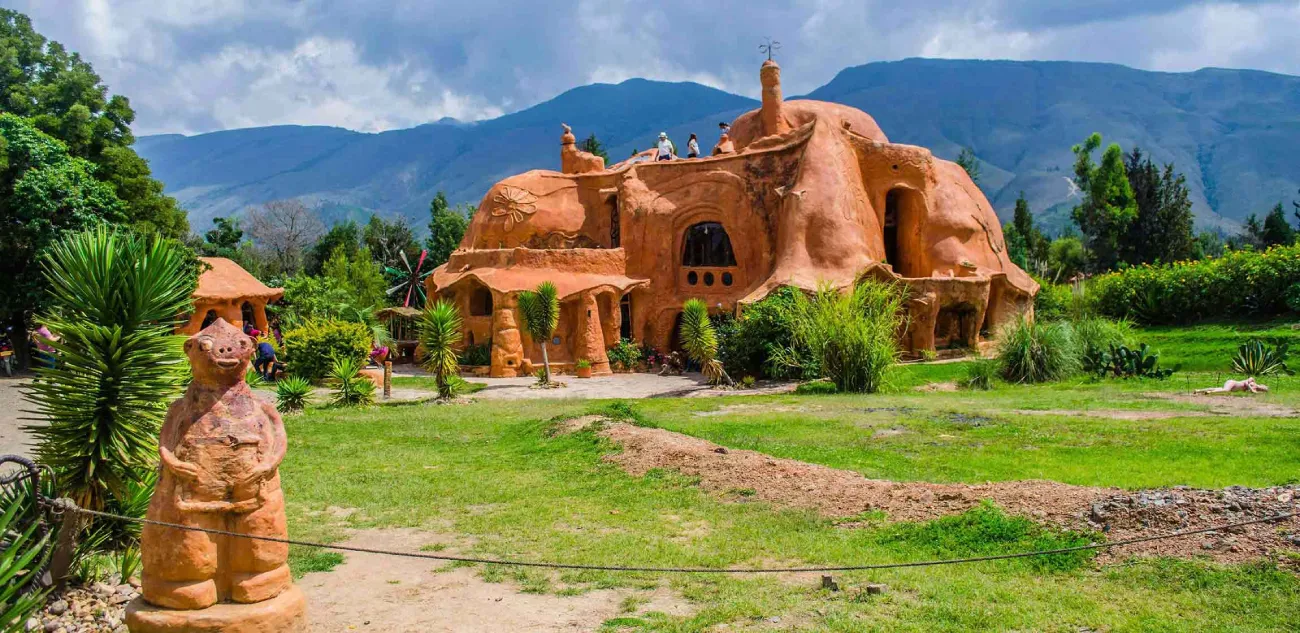 Casa Terracota, Villa de Leyva, Boyacá, Colombie -Alentour de Bogota-plus grande maison d'argile du monde